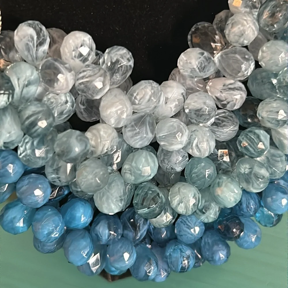 Loft Faceted Ocean Blues Statement Necklace on Silver Tone Oval Link Chain - Picture 5 of 6